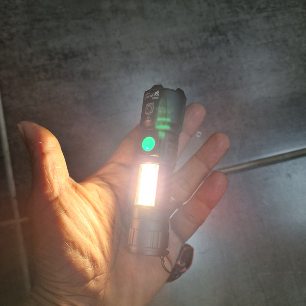 MINI-LAMPE DE RECHERCHE FAISCEAU REGLABLE + CLIGNOTANT ROUGE BLEU