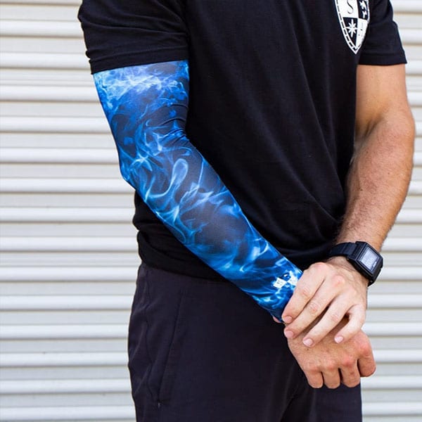 Protège avant-bras SA FISHING Arm Sleeve Blue Flames (Paire)