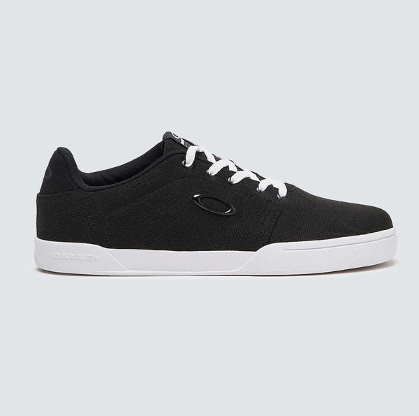 Chaussures Oakley Canvas Flyer Sneaker noires DO25