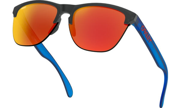 Lunette Oakley Frogskins Lite Maverick Vinales Signature series Matte Black Ink/Matte Trans Sapphire Prizm Ruby