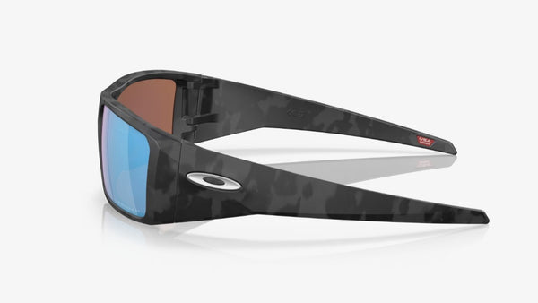 LUNETTE OAKLEY HELIOSTAT MATTE BLACK CAMO PRIZM DEEP WATER POLARIZED OO9231-0561